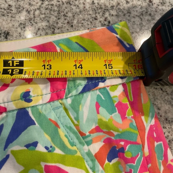 Lilly Pulitzer Floral Tropical The Callahan Shorts Women’s Sz 4 Mid Rise Cotton - Picture 4 of 10